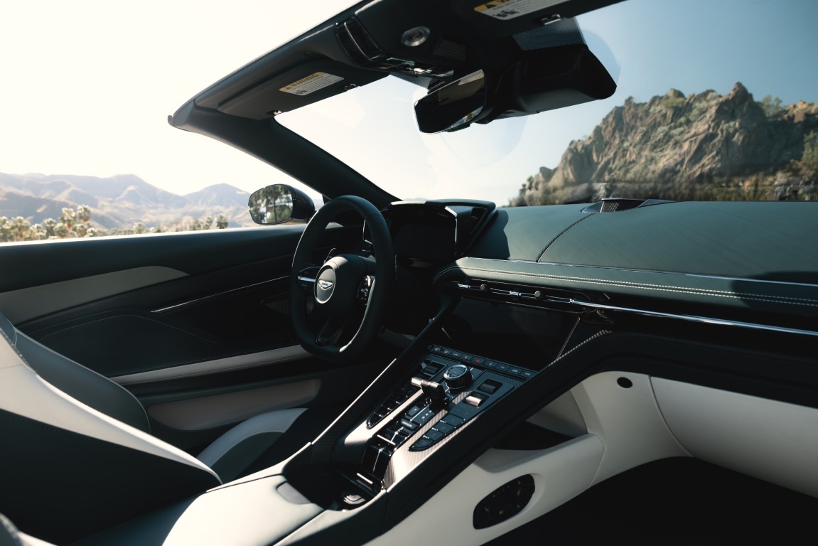 Aston Martin DB12 Volante S (Automatic)